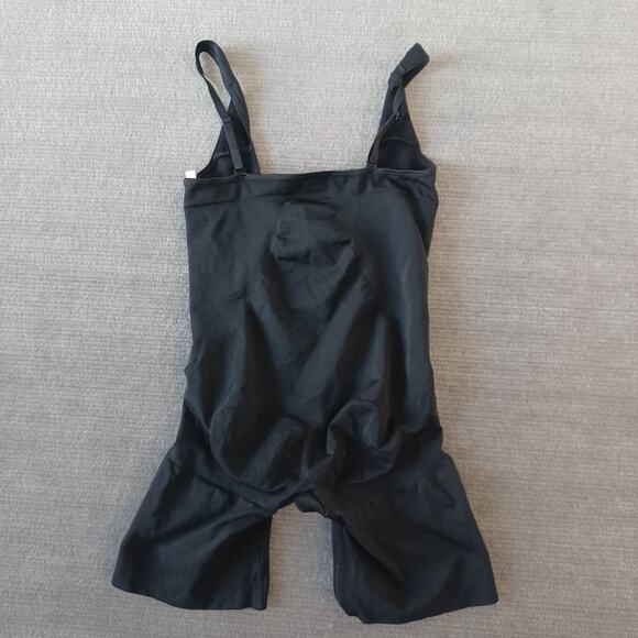 Assets Spanx One Piece Women 1X Black Unlined Seamless Shorts Body Shaper - Picture 2 of 7